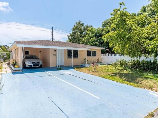 4230 Ne 1st Terrace - Photo 1