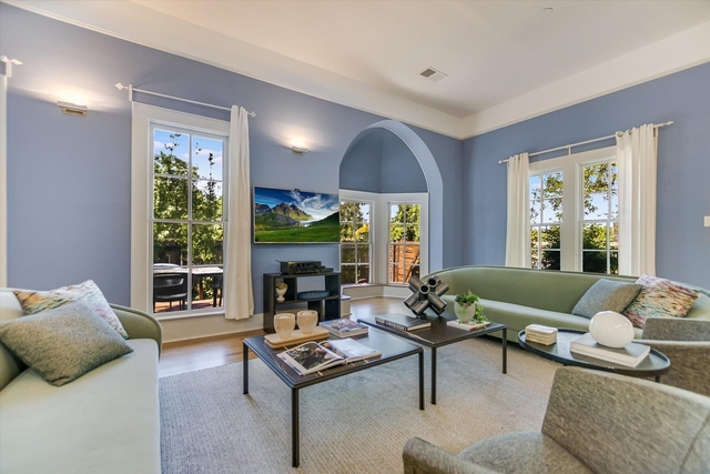 2109 Nickerson St - Photo 1