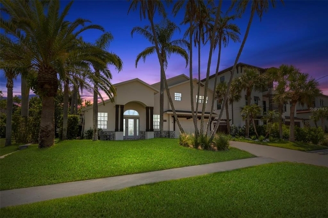 819 Bay Esplanade - Photo 1