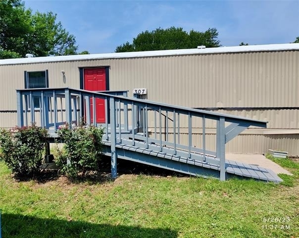 307 Jones Circle - Photo 1
