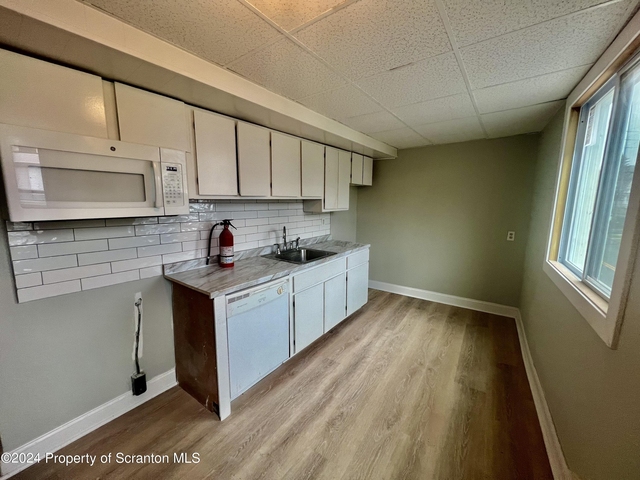433 Boulevard Avenue - Photo 1
