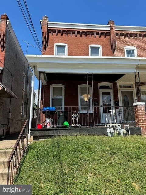 2106 W 4th Street - Photo 1