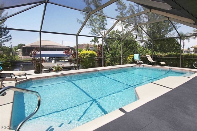 1403 Sw 40th Terrace - Photo 1