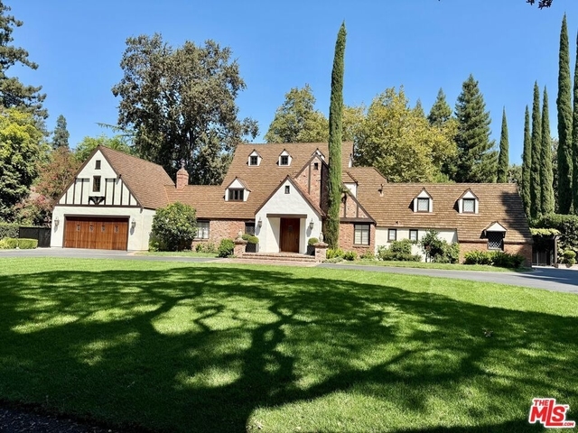 530 Hawthorn Road - Photo 1