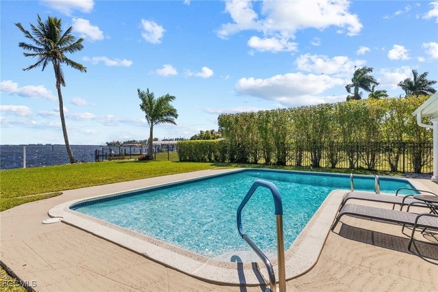 252 Bayshore Drive - Photo 1