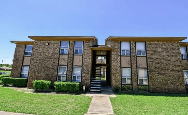 2000 Fourth St - Photo 1