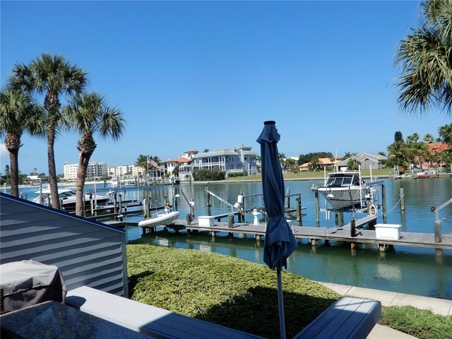910 Pinellas Bayway S - Photo 1