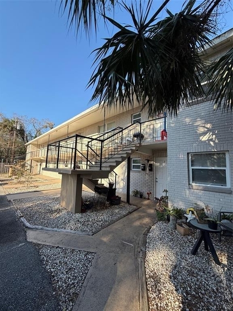 805 Louisville Street - Photo 1