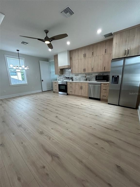 468 44th Avenue N - Photo 1
