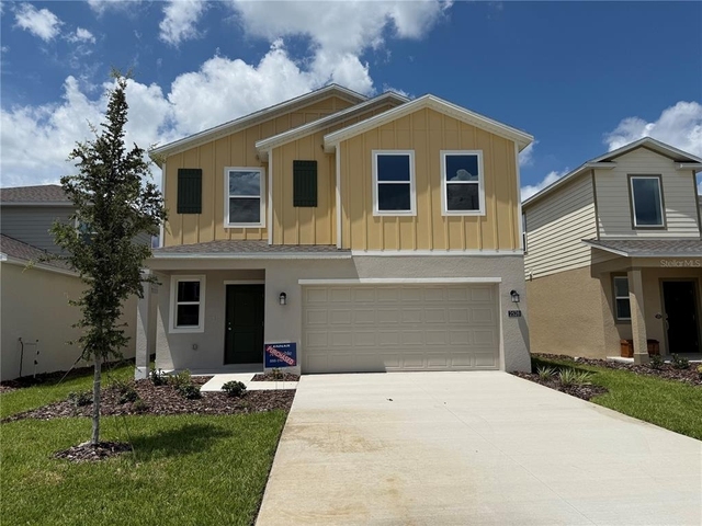 2528 Absolute Avenue - Photo 1
