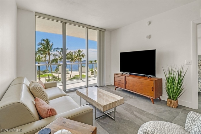 3000 Oasis Grand Boulevard - Photo 1