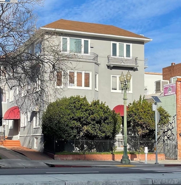 370 Grand Ave - Photo 1