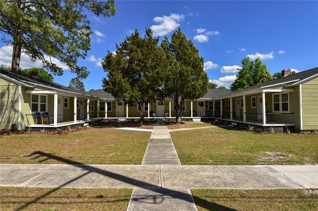 1028 Ne 3rd Avenue - Photo 1