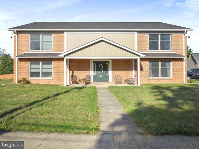 235 S Ridge Avenue - Photo 1