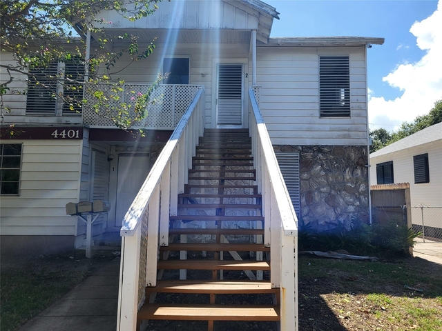 4401 Avenue Q 1/2 - Photo 1