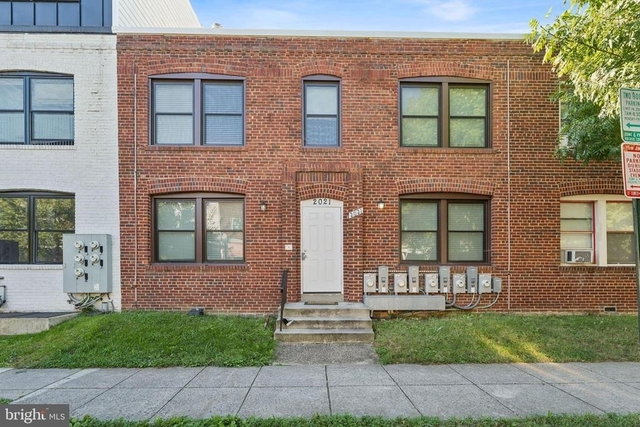2021 E Street Ne - Photo 1