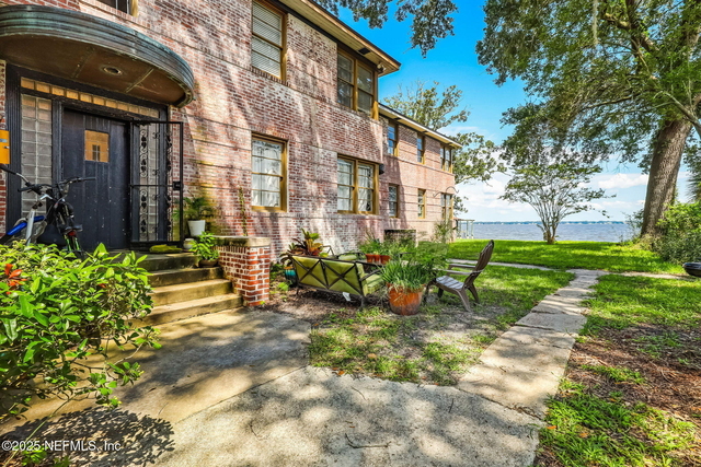 2746 Vernon Terrace - Photo 1