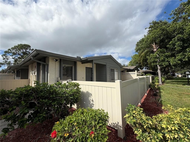 2606 29th Ave W - Photo 1