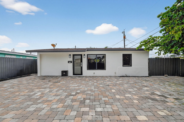 5008 Parker Avenue - Photo 1