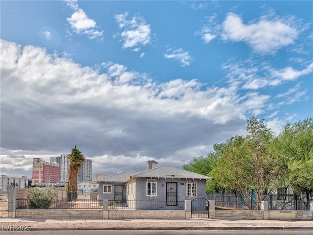 339 N 10th Street - Photo 1