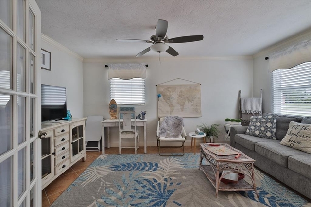 813 E 6th Avenue - Photo 1