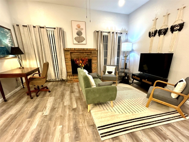 1701 Lynx Cir - Photo 1