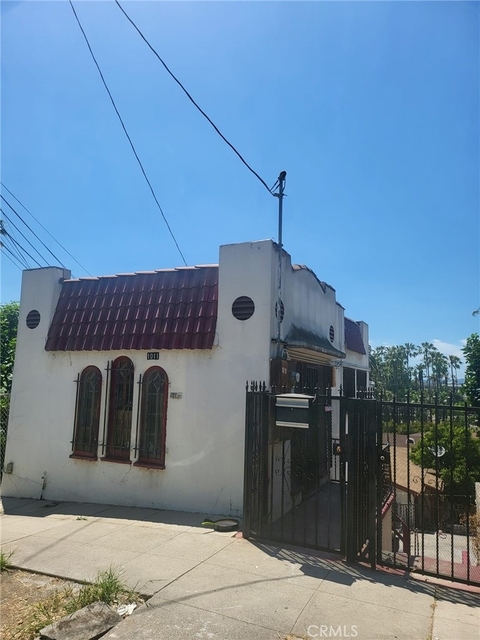 1011 Laguna - Photo 1