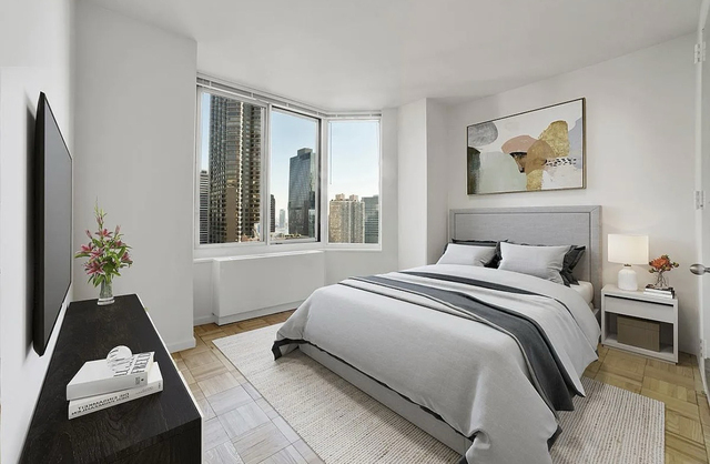 240 East 39th Street, Unit 17f - Photo 1