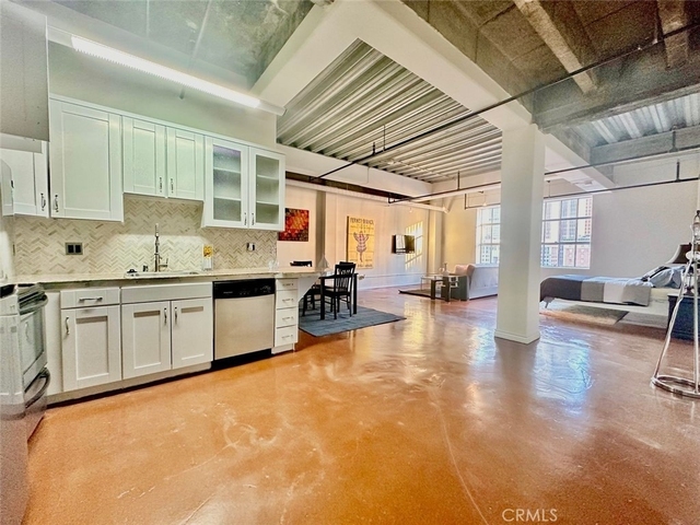 312 W 5th Street - Photo 1