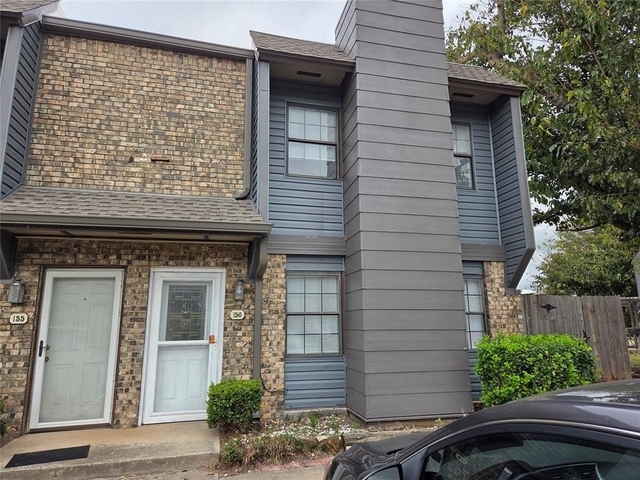 401 Se 12th Street - Photo 1