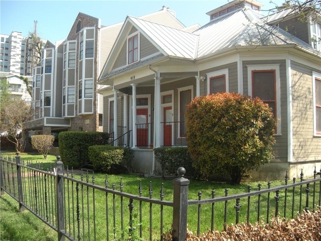 915 W 23rd St - Photo 1