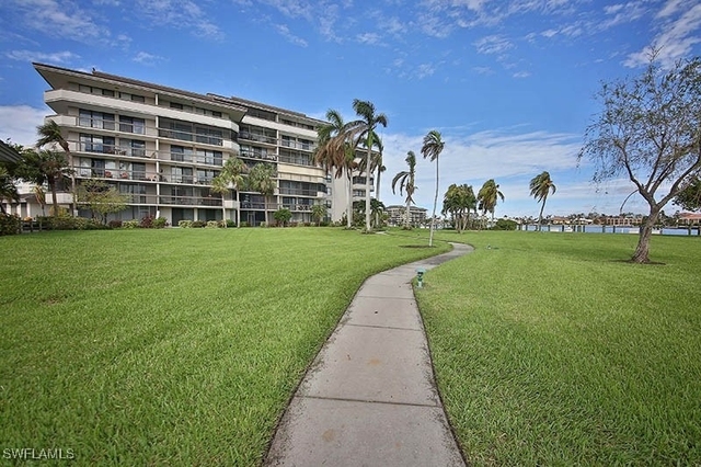 651 Seaview Court - Photo 1