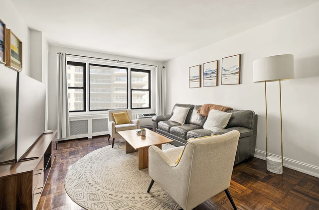 245 East 24th Street, Unit 9d - Photo 1