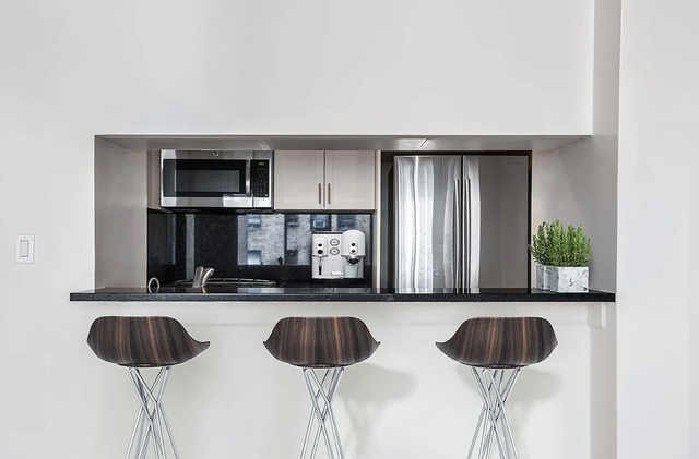 333 East 56th Street, Unit 10o - Photo 1