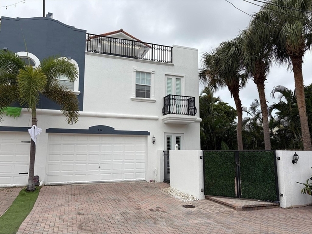 732 Ne 15th Avenue - Photo 1