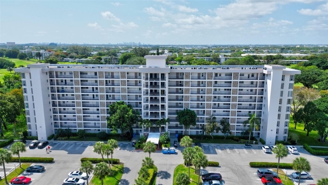 3050 N Palm Aire Drive - Photo 1