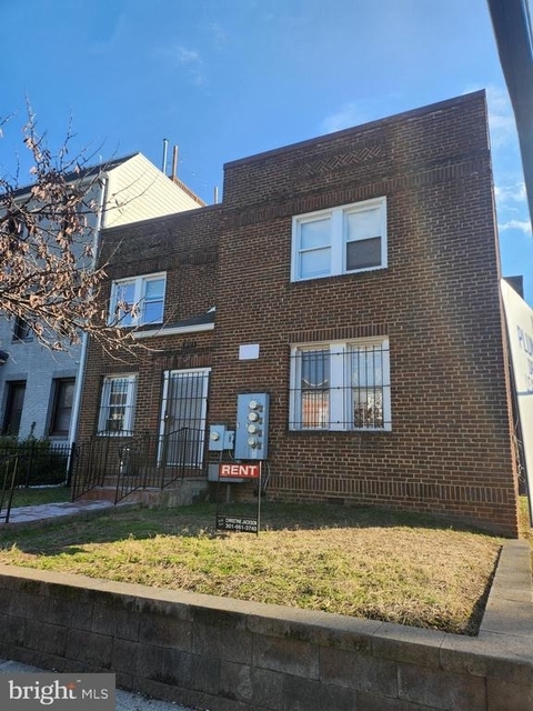 1601 E Street Ne - Photo 1
