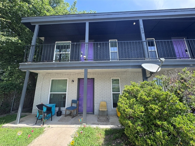 309 E Dean Ave - Photo 1