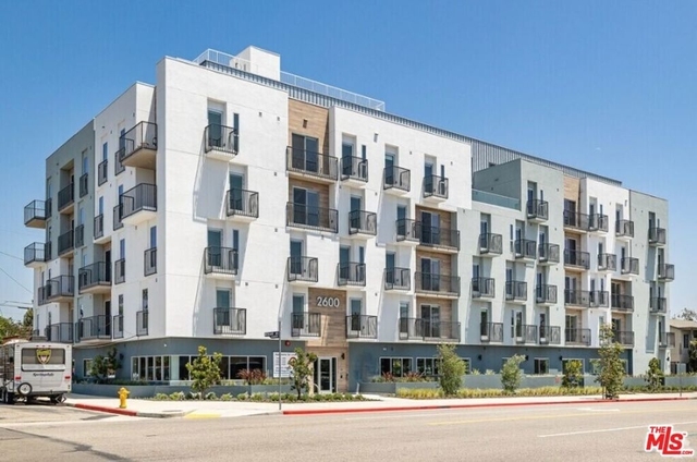 2600 S Sepulveda Boulevard - Photo 1