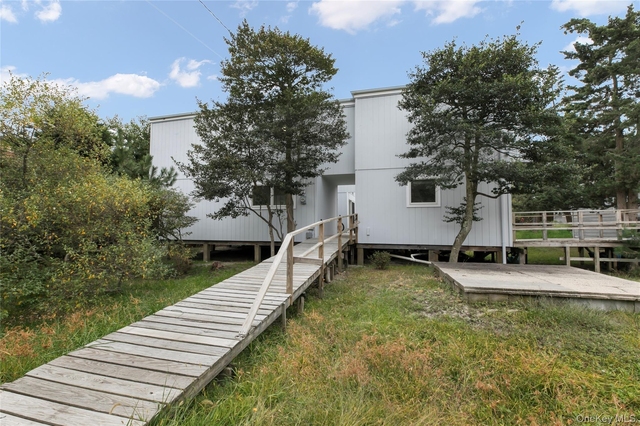 54 Thompson Avenue - Photo 1