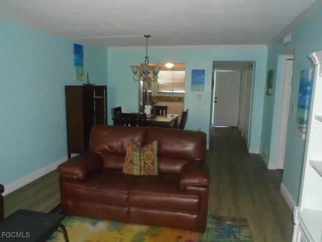 2121 Collier Avenue - Photo 1