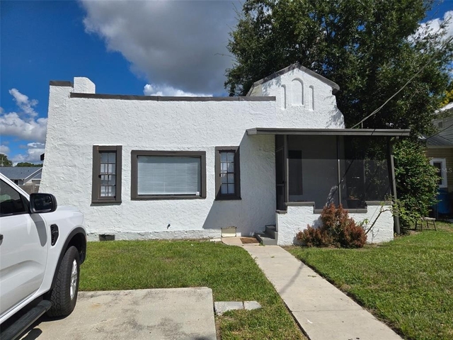 403 Avenue J Se - Photo 1