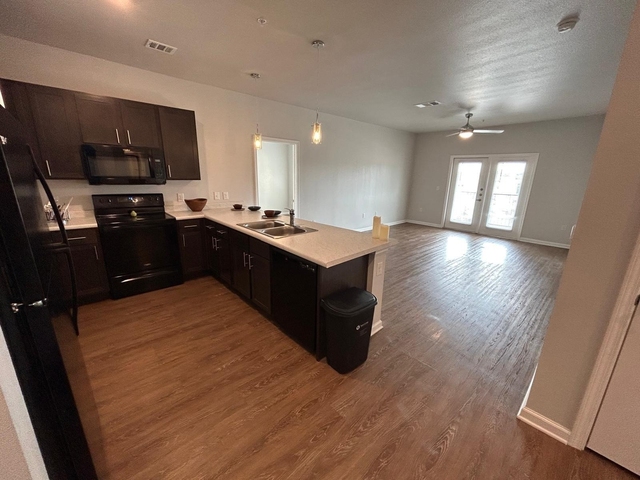 2136 W 34th St - Photo 1