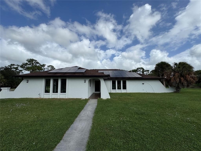 900 Crestwood Road - Photo 1
