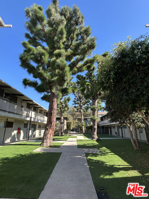 11133 Rose Avenue - Photo 1