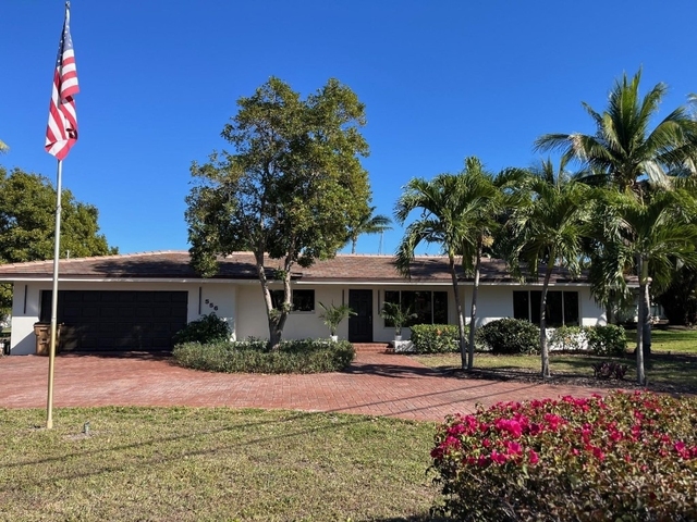 556 Se 15th Avenue - Photo 1