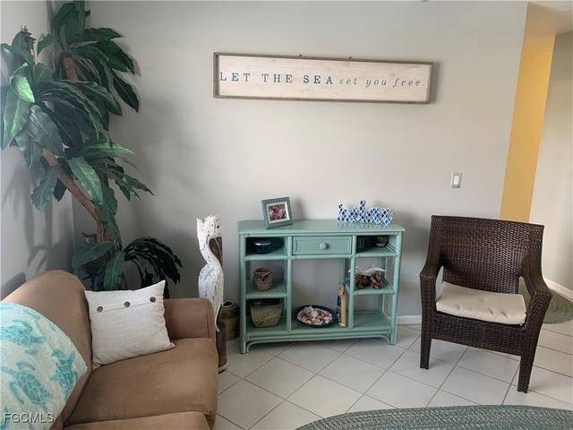 1628 Se 46th Street - Photo 1