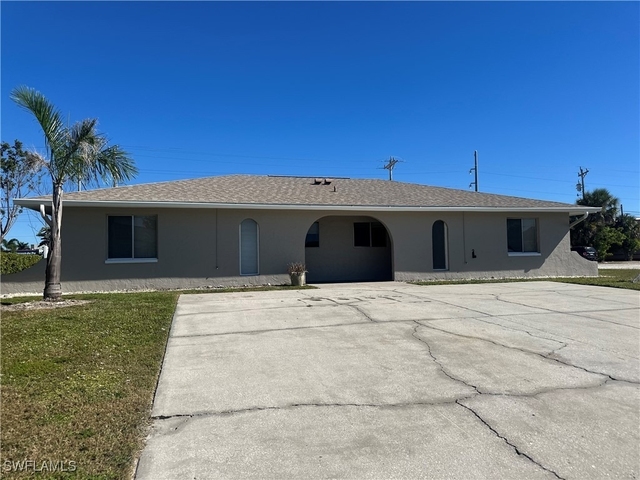 2105 Se 15th Place - Photo 1