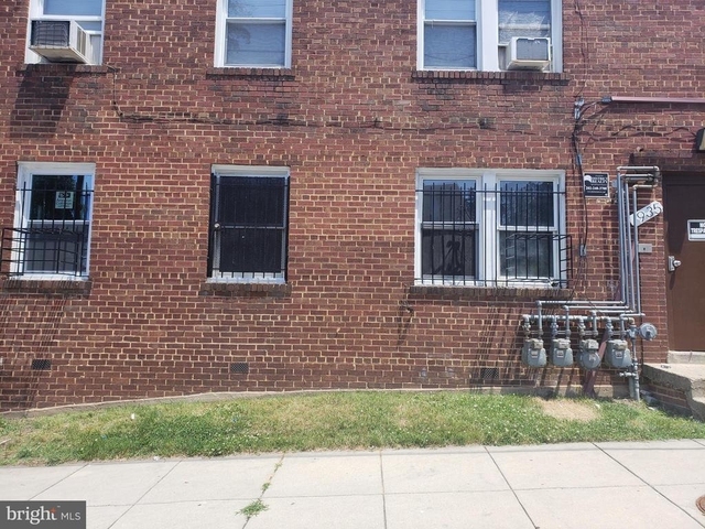 935 48th Place Ne - Photo 1