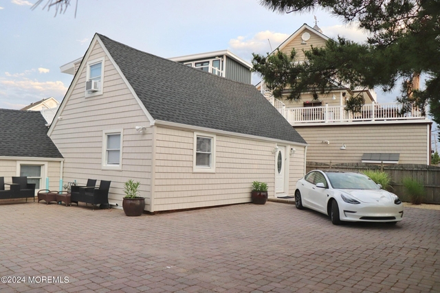 116 E Kupper Drive - Photo 1